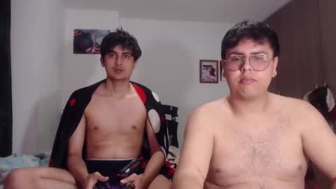 Snapshot of fuck_blow chatting on 11/21/25, 11:47 uwu online show from 11/21/25, 11:47