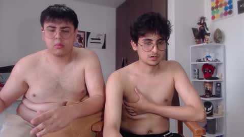 Snapshot of fuck_blow chatting on 11/22/25, 07:46 uwu online show from 11/22/25, 07:46