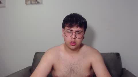 Snapshot of fuck_blow chatting on 11/26/25, 10:11 uwu online show from 11/26/25, 10:11