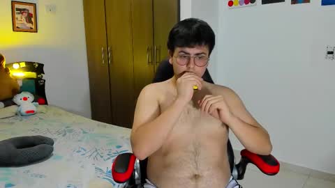 Snapshot of fuck_blow chatting on 12/20/25, 11:12 uwu online show from 12/20/25, 11:12