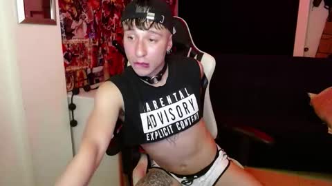 Snapshot of fuckablecharlie chatting on 10/24/25, 01:35 Charlie Crawford online show from 10/24/25, 01:35