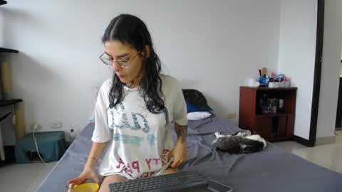 Snapshot of fuckc0uple chatting on 01/03/25, 10:08 Lauuuu n TheLuckyGuy online show from 01/03/25, 10:08