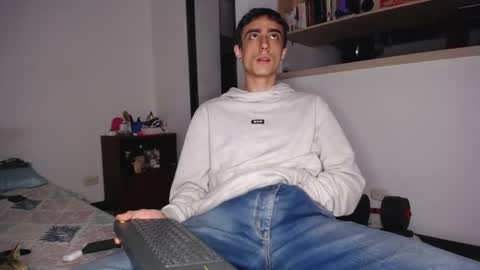 Snapshot of fuckc0uple chatting on 03/08/25, 04:45 Lauuuu n TheLuckyGuy online show from 03/08/25, 04:45