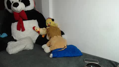 Mia and Gary  online show from 02/07/25, 03:01