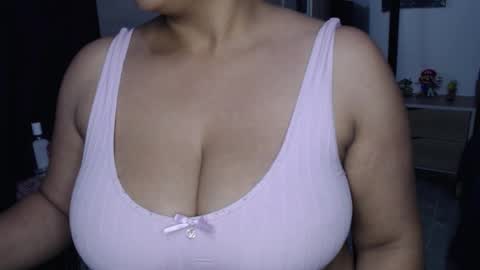 Mia and Gary  online show from 10/05/25, 02:10