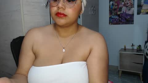 Mia and Gary  online show from 10/08/25, 02:20