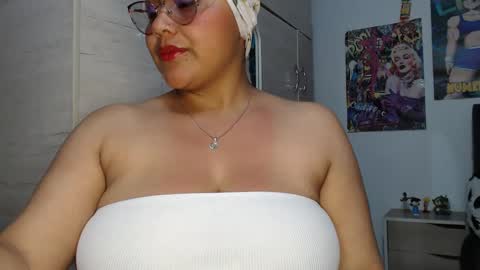 Mia and Gary  online show from 10/11/25, 01:38