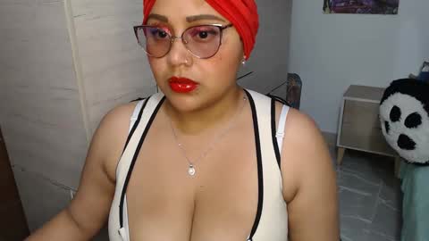 Mia and Gary  online show from 10/29/25, 02:58