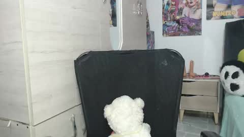 Mia and Gary  online show from 11/13/25, 01:48