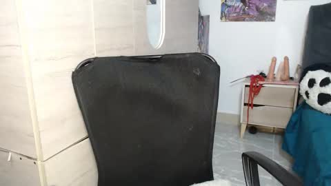 Mia and Gary  online show from 11/29/25, 03:09