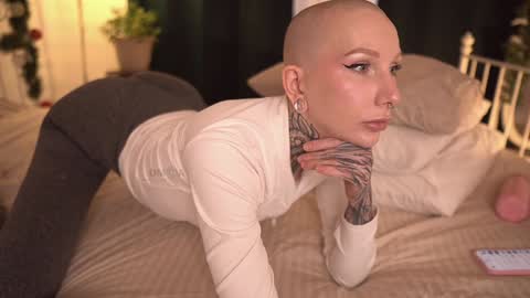 Snapshot of fuckingtoy_ chatting on 01/25/25, 11:13 Eva         all my links   online show from 01/25/25, 11:13