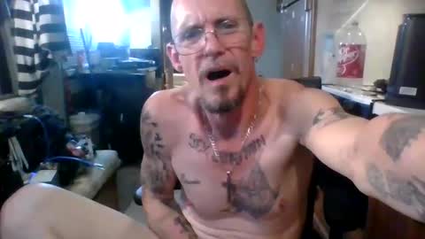 Snapshot of fuckmehard221187 chatting on 12/19/24, 01:07 me online show from 12/19/24, 01:07