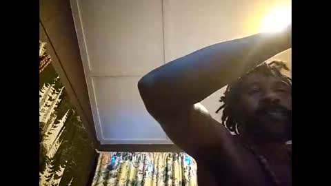 Snapshot of fucmebudoo chatting on 11/27/25, 10:28 Warwick online show from 11/27/25, 10:28