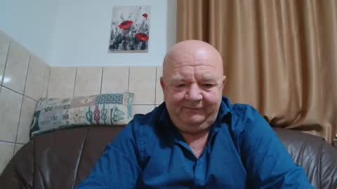 Snapshot of fullballs6 chatting on 12/18/24, 03:37 fullballs6 online show from 12/18/24, 03:37