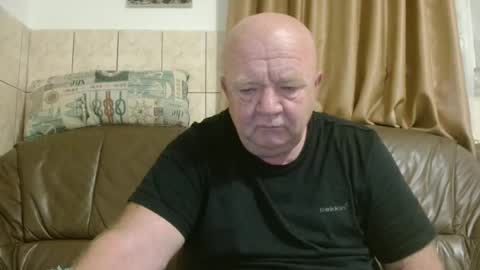 Snapshot of fullballs6 chatting on 10/20/25, 02:34 fullballs6 online show from 10/20/25, 02:34