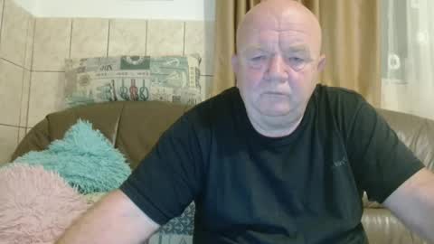 Snapshot of fullballs6 chatting on 10/24/25, 02:41 fullballs6 online show from 10/24/25, 02:41