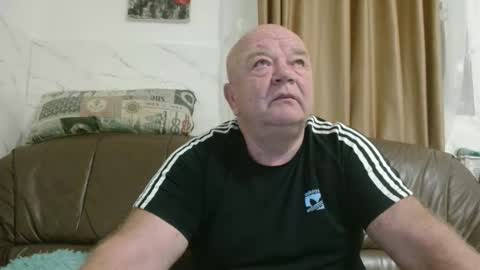 Snapshot of fullballs6 chatting on 11/10/25, 03:38 fullballs6 online show from 11/10/25, 03:38