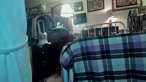 Snapshot of fullsvc chatting on 02/16/25, 03:27 fullsvc online show from 02/16/25, 03:27