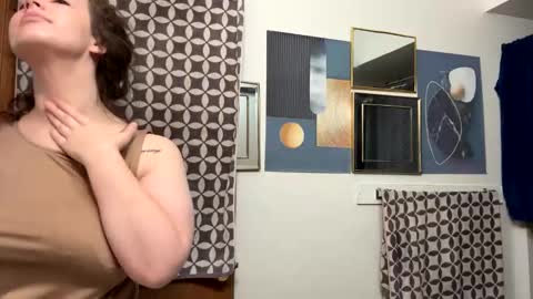 Linnys Palace online show from 10/13/25, 04:18