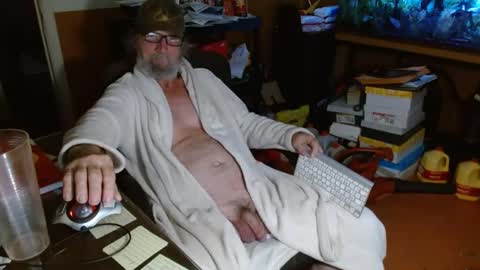 Snapshot of funmike2000 chatting on 12/22/24, 01:00 mike online show from 12/22/24, 01:00