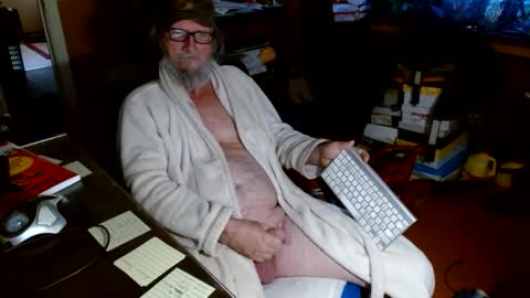 Snapshot of funmike2000 chatting on 01/21/25, 04:48 mike online show from 01/21/25, 04:48