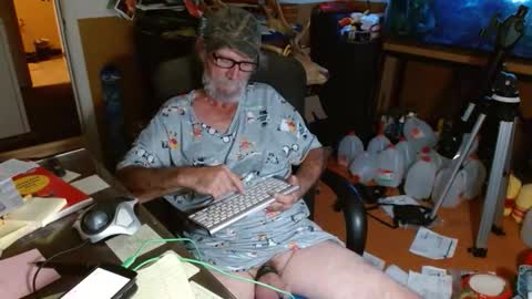 Snapshot of funmike2000 chatting on 10/25/25, 12:29 mike online show from 10/25/25, 12:29