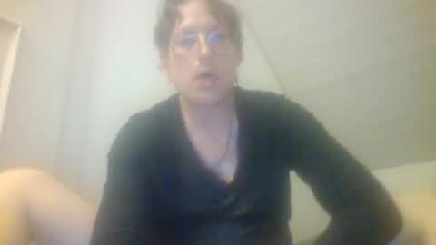Snapshot of funneltunnel chatting on 04/17/26, 11:08 funneltunnel online show from 04/17/26, 11:08