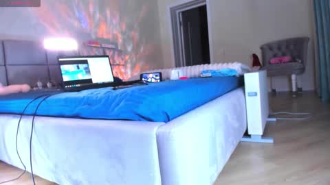 Just yours blondi 3 online show from 11/25/25, 08:31