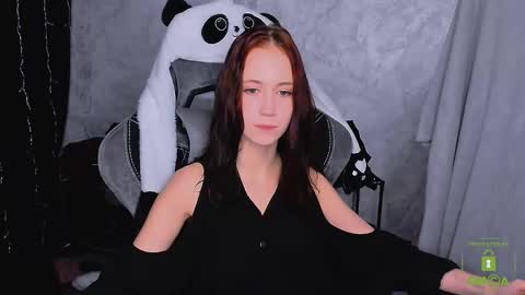 Snapshot of funny_bunny23 chatting on 11/08/25, 06:18 Eva online show from 11/08/25, 06:18