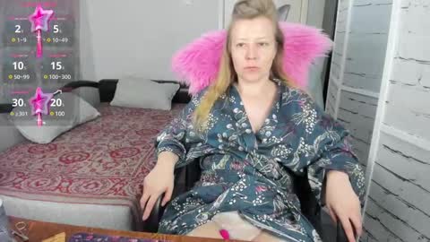 Snapshot of funny_bunny4 chatting on 02/27/25, 06:42 funny_bunny4 online show from 02/27/25, 06:42