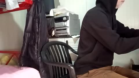 Italian men online show from 05/10/26, 06:40