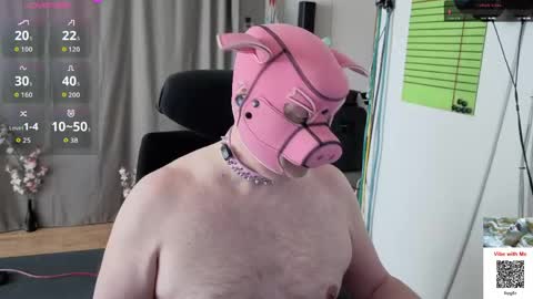 Snapshot of funnypiggy chatting on 05/05/26, 02:47 Piggy online show from 05/05/26, 02:47