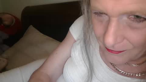Jessie Love online show from 12/20/24, 11:00