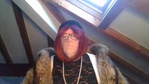 Snapshot of fursdany chatting on 05/17/26, 05:42 Dany online show from 05/17/26, 05:42