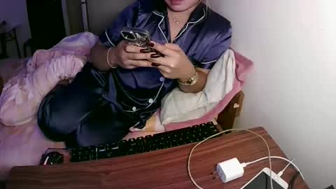 Snapshot of future_bride chatting on 12/16/25, 07:35 future_bride online show from 12/16/25, 07:35