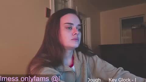 Snapshot of fuxkme_jen chatting on 09/10/25, 11:27 fuxkme_jen online show from 09/10/25, 11:27