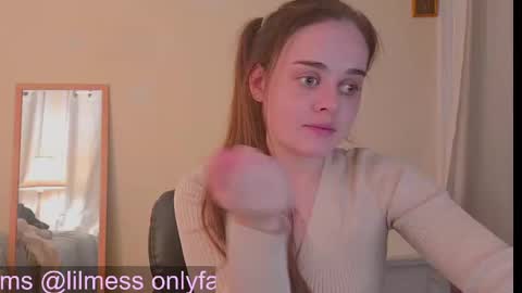 Snapshot of fuxkme_jen chatting on 10/17/25, 12:01 fuxkme_jen online show from 10/17/25, 12:01