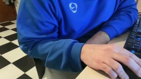 Snapshot of fuzitzu2 chatting on 02/11/25, 04:02 fuzitzu2 online show from 02/11/25, 04:02