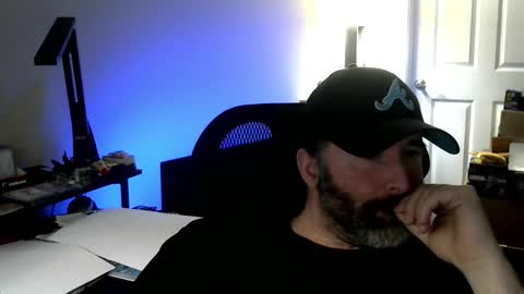 Snapshot of fuzz69_ chatting on 12/04/25, 09:01 fuzz69_ online show from 12/04/25, 09:01