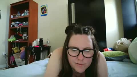 fuzzypeaches87 online show from 04/24/26, 08:11