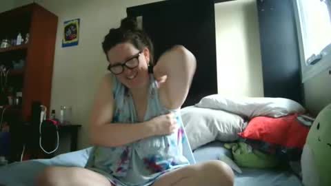 fuzzypeaches87 online show from 04/29/26, 04:22