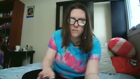 fuzzypeaches87 online show from 05/02/26, 07:30