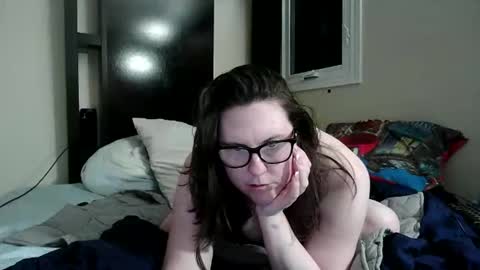 Snapshot of fuzzypeaches87 chatting on 05/04/26, 04:19 fuzzypeaches87 online show from 05/04/26, 04:19