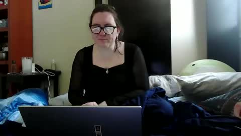 Snapshot of fuzzypeaches87 chatting on 05/04/26, 06:15 fuzzypeaches87 online show from 05/04/26, 06:15