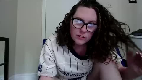 Snapshot of fuzzypeaches87 chatting on 06/01/26, 07:37 fuzzypeaches87 online show from 06/01/26, 07:37