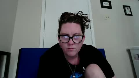 Snapshot of fuzzypeaches87 chatting on 06/08/26, 03:23 fuzzypeaches87 online show from 06/08/26, 03:23