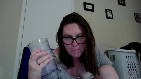 Snapshot of fuzzypeaches87 chatting on 06/11/26, 02:22 fuzzypeaches87 online show from 06/11/26, 02:22