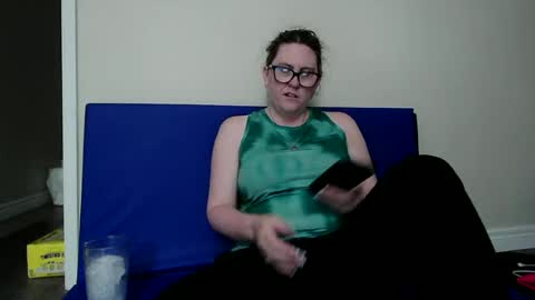 Snapshot of fuzzypeaches87 chatting on 06/16/26, 06:10 fuzzypeaches87 online show from 06/16/26, 06:10