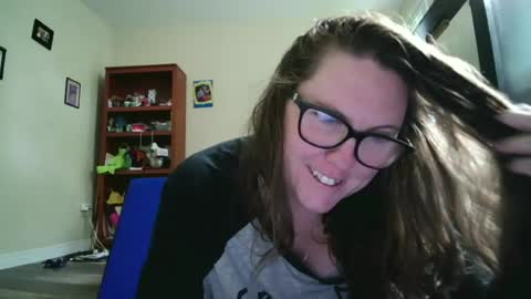 Snapshot of fuzzypeaches87 chatting on 06/25/26, 04:55 fuzzypeaches87 online show from 06/25/26, 04:55
