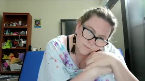 Snapshot of fuzzypeaches87 chatting on 06/27/26, 12:04 fuzzypeaches87 online show from 06/27/26, 12:04